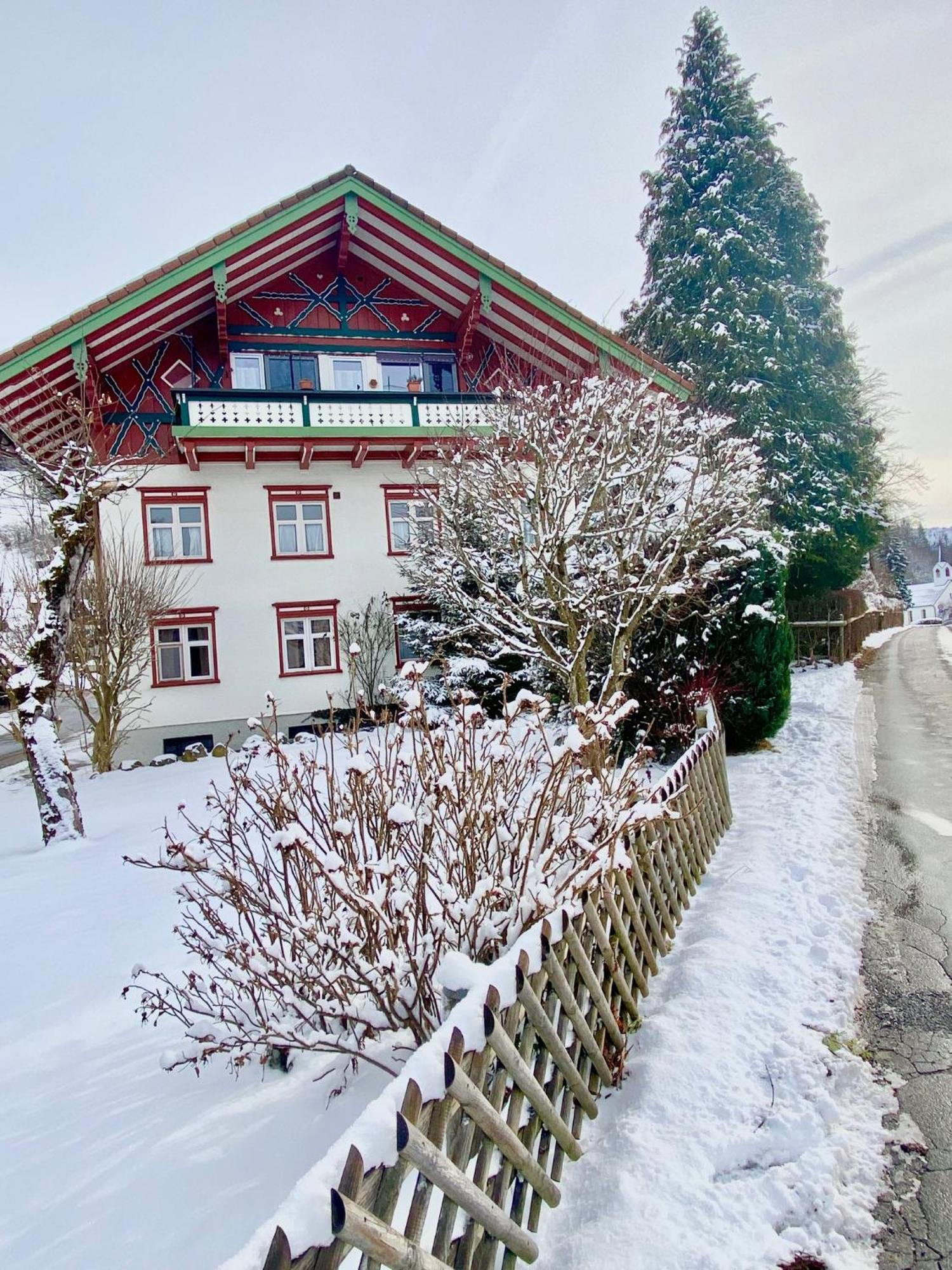 Ferienwohnung Resl - Geschmackvoll Renoviert & Zentral Im Historischen Schindelhaus Oberstaufen Exterior foto